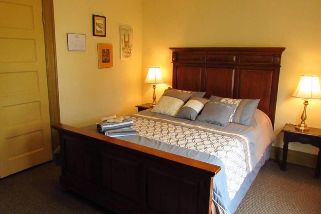 Great Gorge Guesthouse - Walk To The Falls, The Casino And All Downtown Restaurants - Across From The Aquarium Niagara Falls Exterior foto