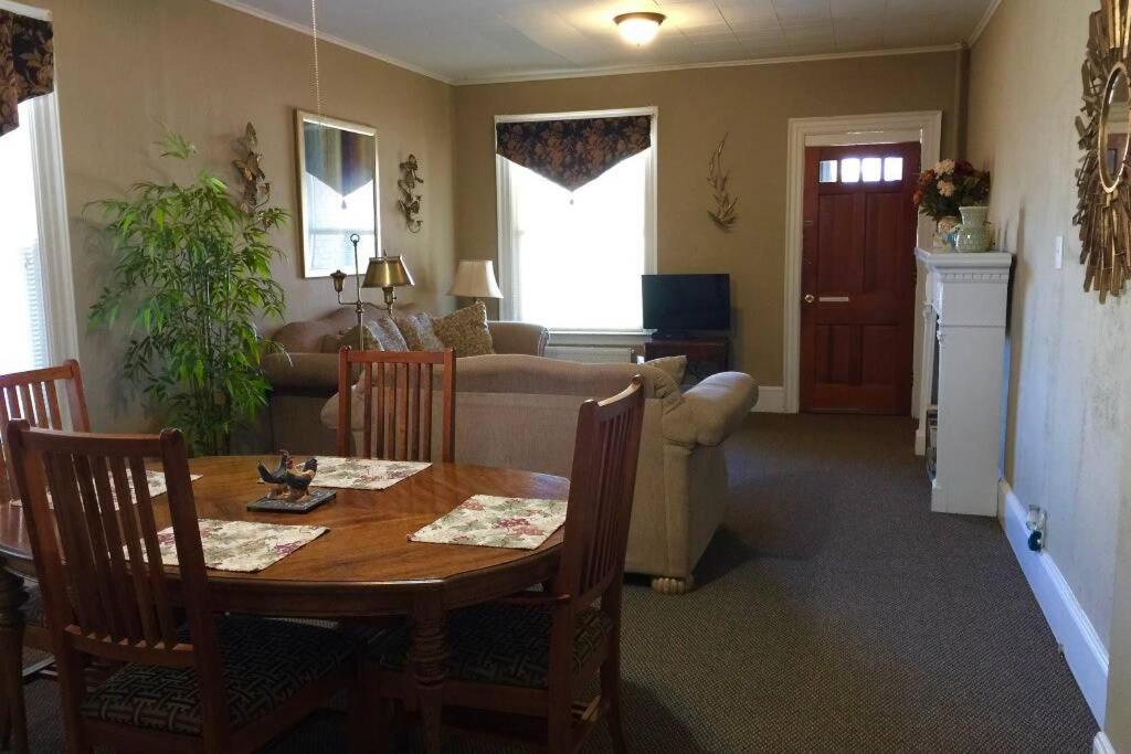 Great Gorge Guesthouse - Walk To The Falls, The Casino And All Downtown Restaurants - Across From The Aquarium Niagara Falls Exterior foto