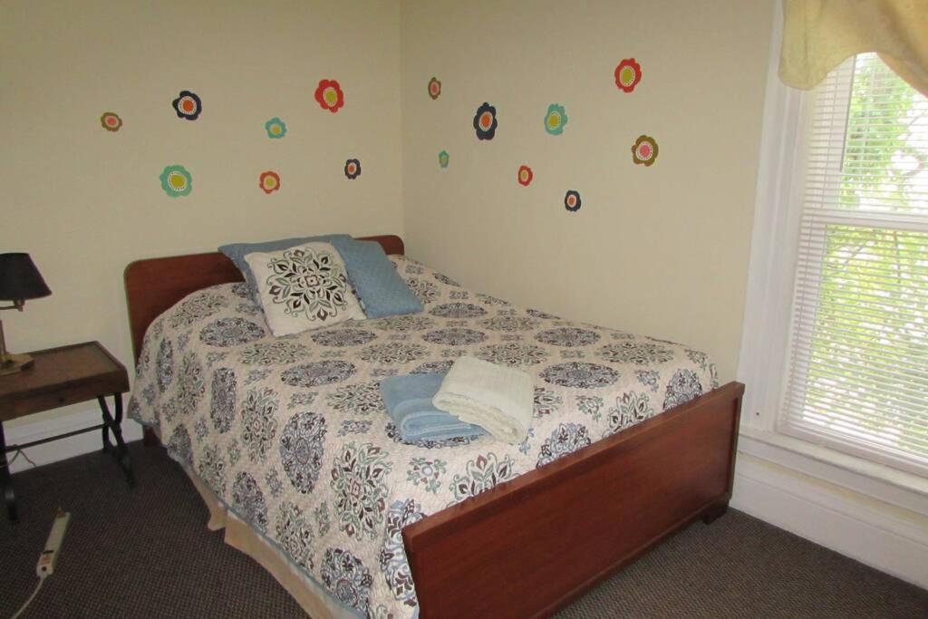 Great Gorge Guesthouse - Walk To The Falls, The Casino And All Downtown Restaurants - Across From The Aquarium Niagara Falls Exterior foto